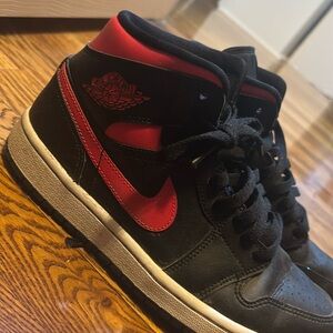 Jordan 1 Mid Women’s 8.5